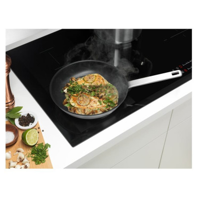 Electrolux trauku komplekts - panna (24 cm) un divi katliņi (16 cm) - E3SS