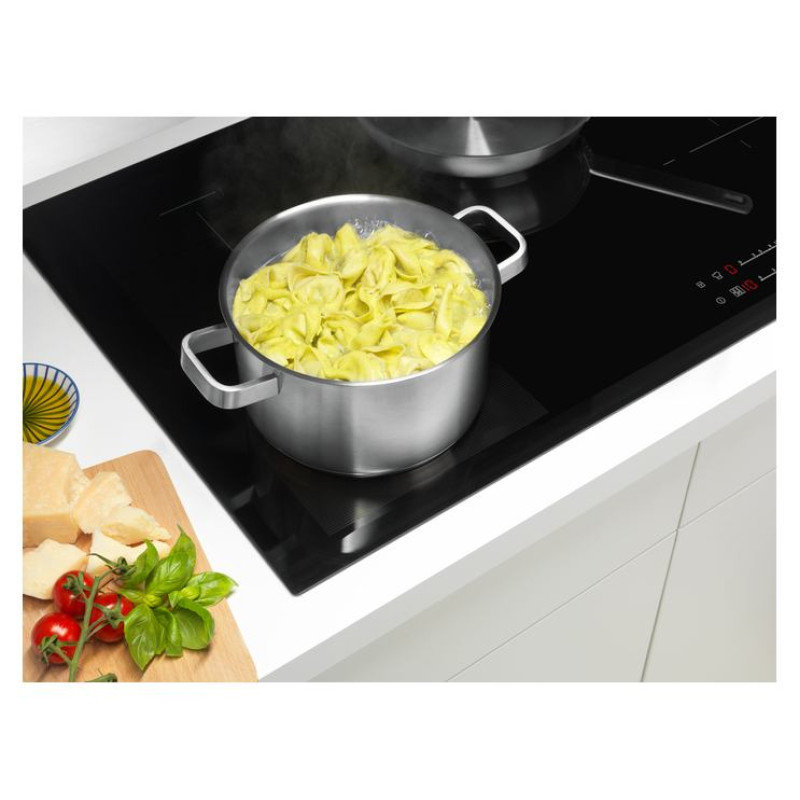 Electrolux trauku komplekts - panna (24 cm) un divi katliņi (16 cm) - E3SS