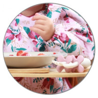 Babyono Priekšauts ar piedurknēm FLORAL BabyOno 1477/01