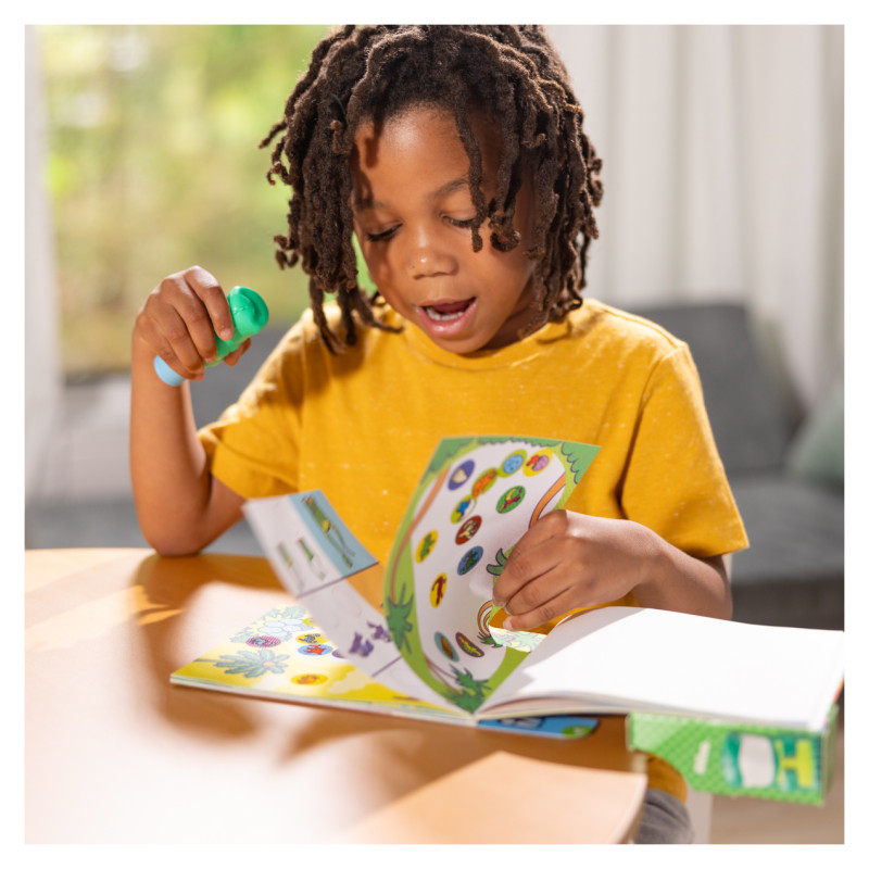 Melissa & Doug Uzlīmju grāmata MELISSA Sticker WOW! Aktivitā&scaron;u komplekts &ndash; Dinozauri