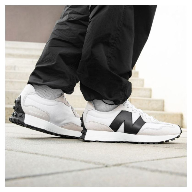 New Balance 327 M MS327CWB shoes (42.5)