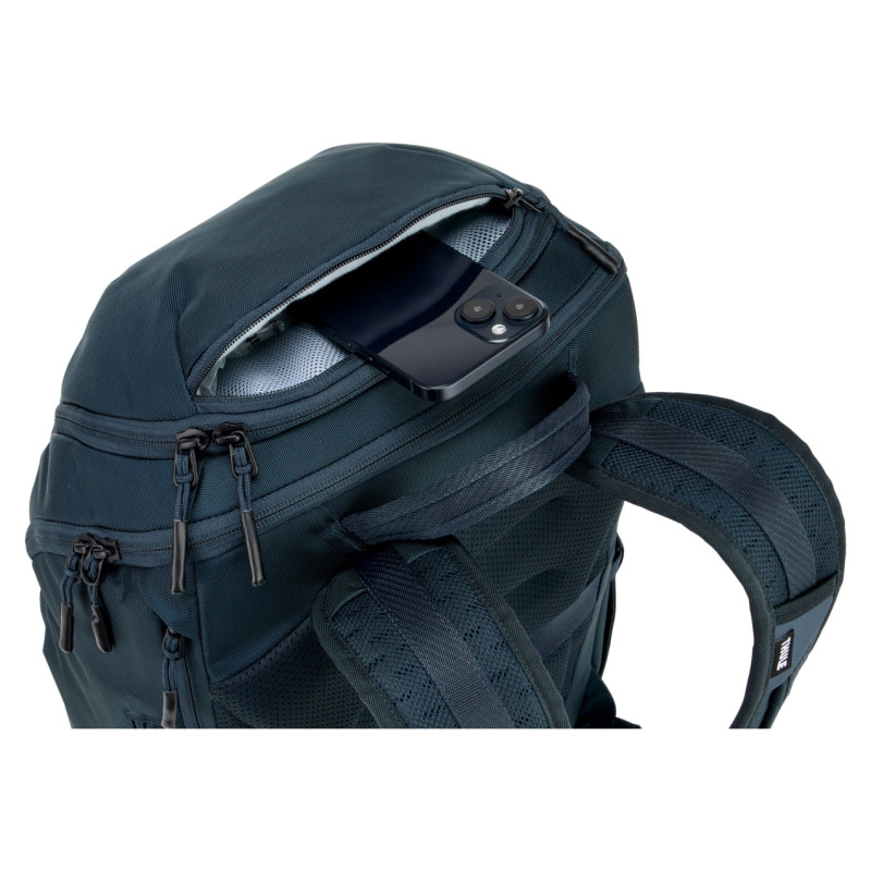 Thule 5583 Chasm laptop backpack 26L darkest blue