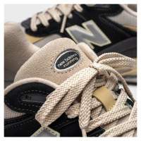 New Balance M M2002RSH sports shoes (42)