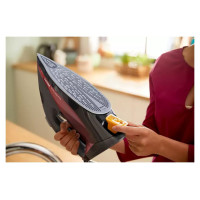 Philips 7000  sērijas Tvaika gludeklis, melna/sarkana - DST7022/40