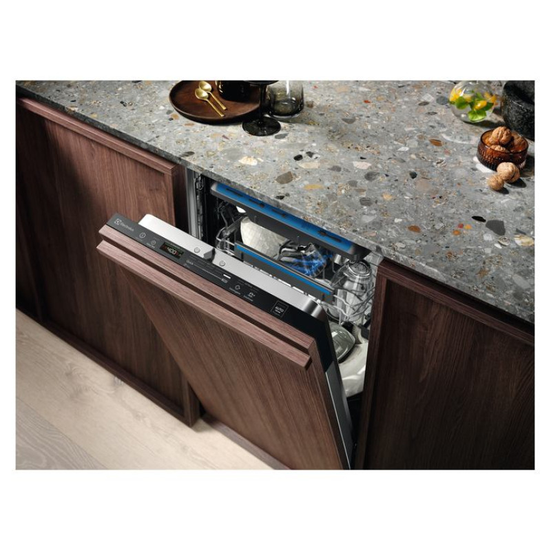 Electrolux trauku mazgājamā ma&scaron;īna (iebūv.), balta, 45 cm - EEM43211L