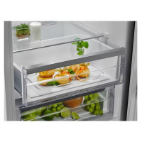 Electrolux ledusskapis ar saldētavu apakšā, 201 cm, melns - LNT7ME36K2