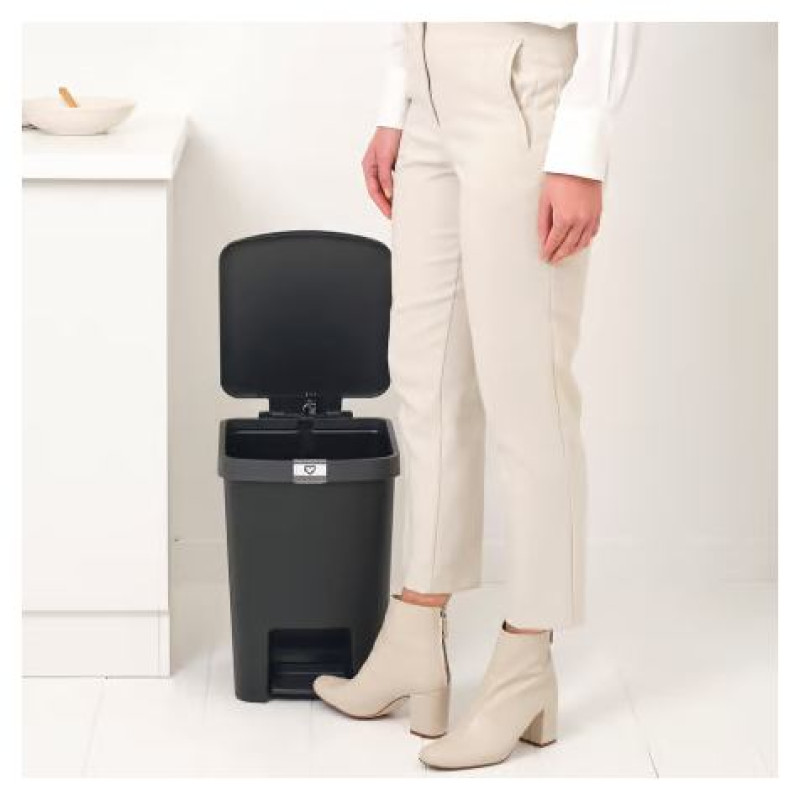 Brabantia atkritumu tvertne ar pedāli StepUp,25 l, Dark Grey - 800269