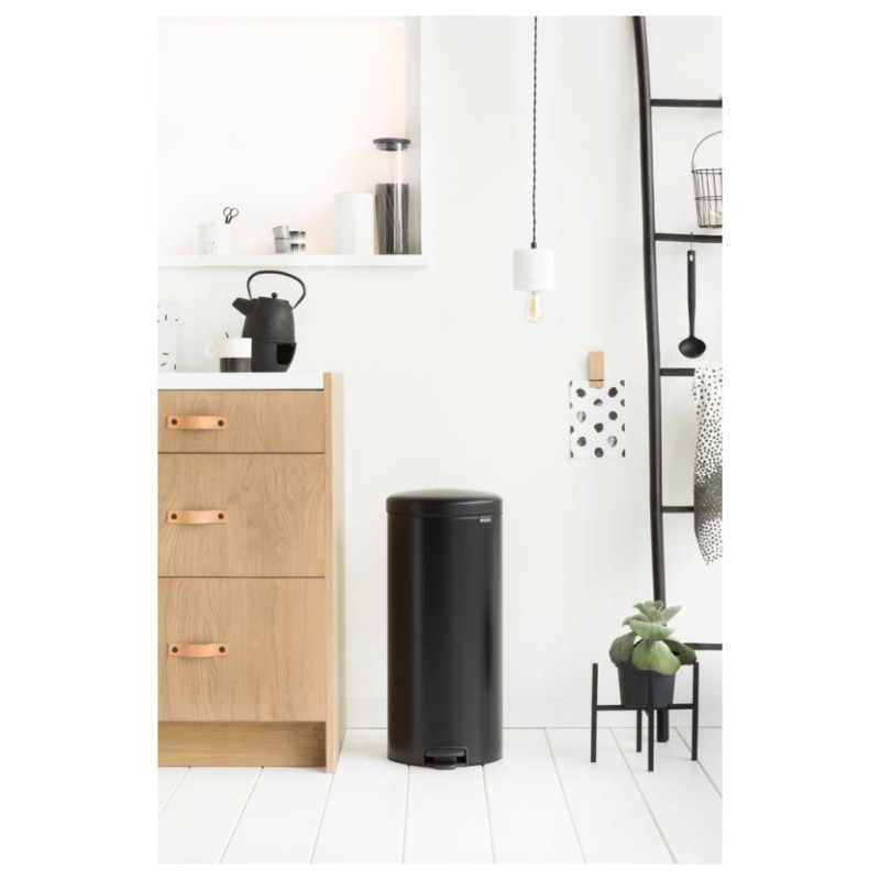 Brabantia atkritumu tvertne ar pedāli NewIcon, 30 l, Matt Black - 114540