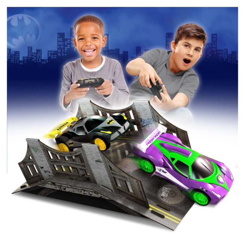 Bladez Betmens VS Džokers radiovadāmie auto, 2 gab. komplekts 1:28