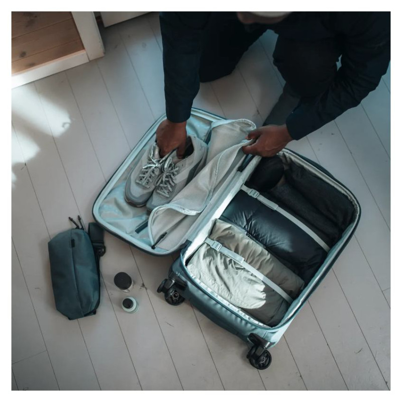 Thule 5020 Aion carry on spinner TARS122 Dark Slate