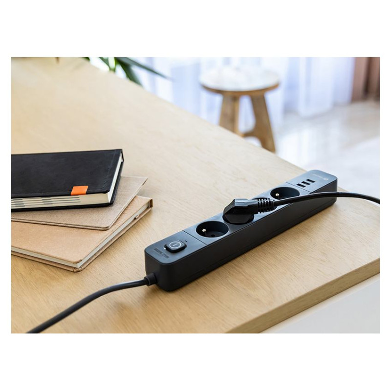 Tracer 47027 Power Line+ 1.5m (4 outlets +3x USB A, 5V 2,4A)