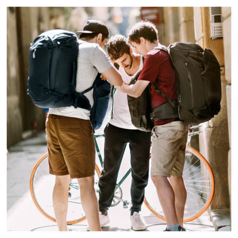 Thule 5317 Landmark 70L Unisex Travel Pack Darkest Blue