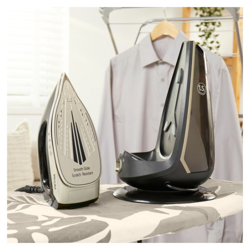 Petra PF01483VDEEU7 2600W Steam Station Black and Platinum