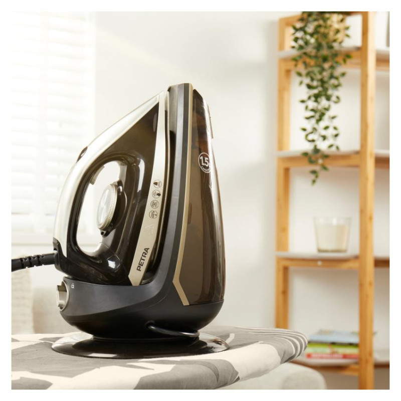 Petra PF01483VDEEU7 2600W Steam Station Black and Platinum