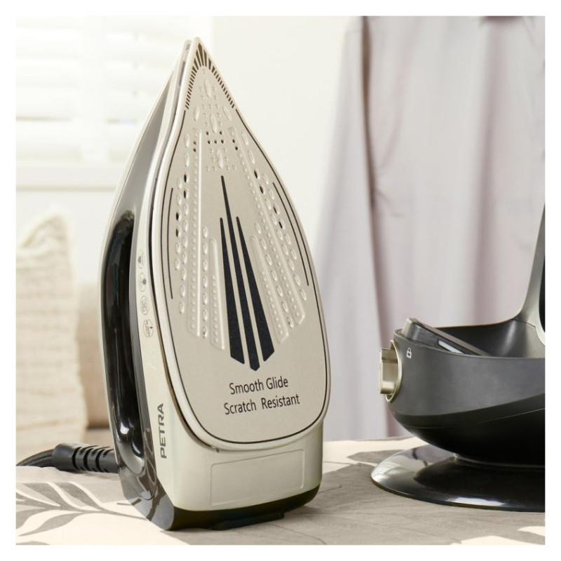 Petra PF01483VDEEU7 2600W Steam Station Black and Platinum